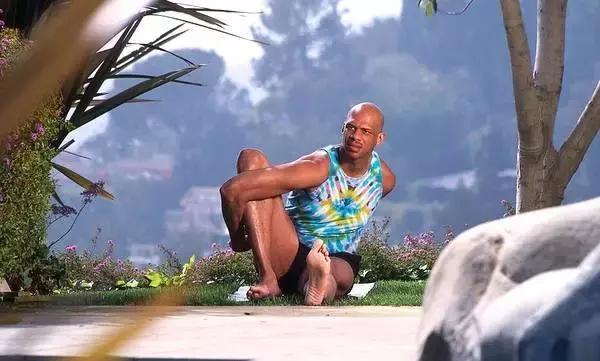 这些出色的男人们,如何谈论瑜伽?