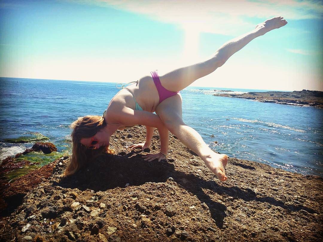 如何一分钟学会倒立三个动作,如何轻松学会倒立