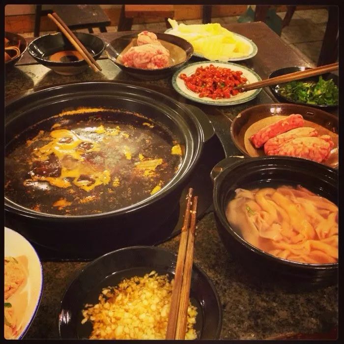 这些不好找的苍蝇火锅,是每个成都人火锅记忆的起点