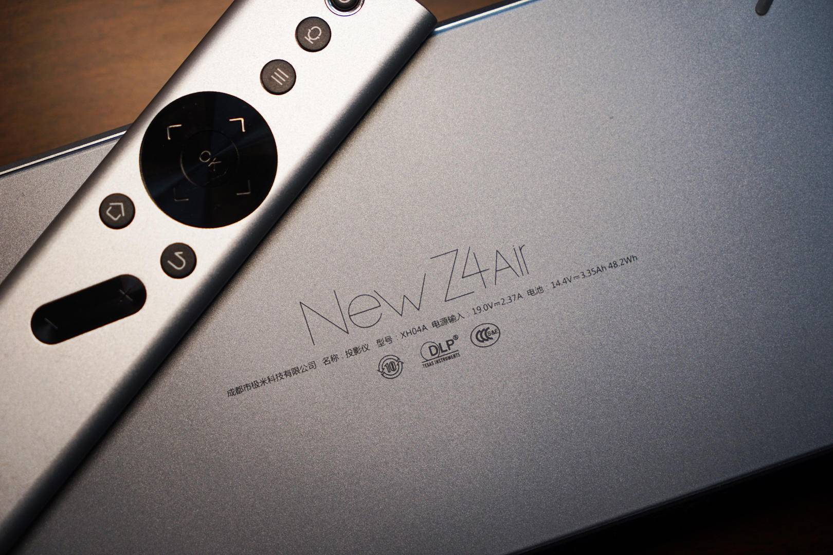 极米z4air和newz4air哪个更合适,极米newz4air评测