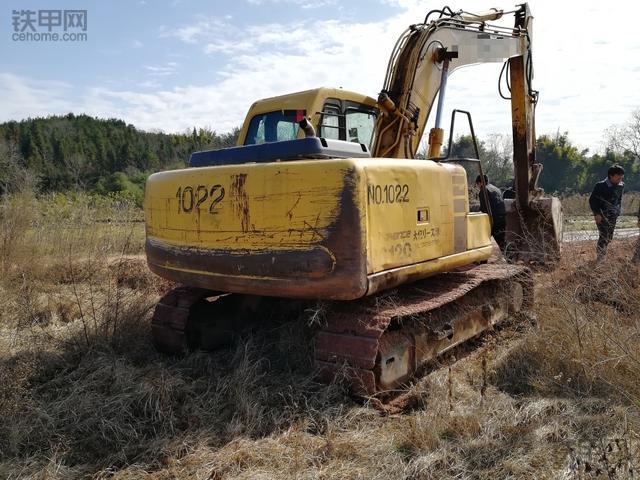 20万左右二手小松200挖掘机,小松挖掘机销量