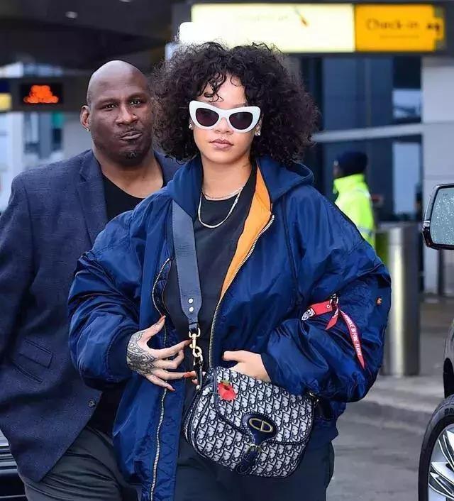 唐嫣同款gucci虎头包,唐嫣今年最爱用的包包都在这