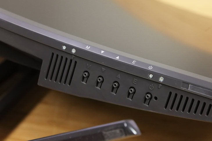 tclt32n7c显示器,tclt32m6c显示器带音响吗