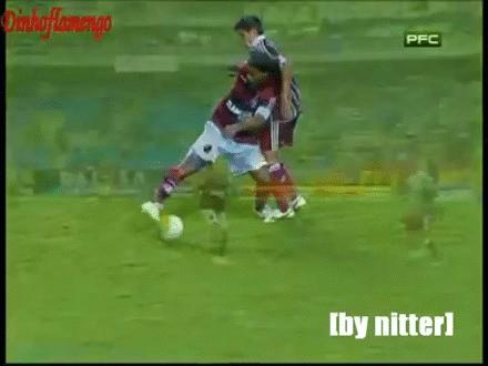 罗纳尔迪尼奥绝技视频,罗纳尔迪尼奥花式过人视频