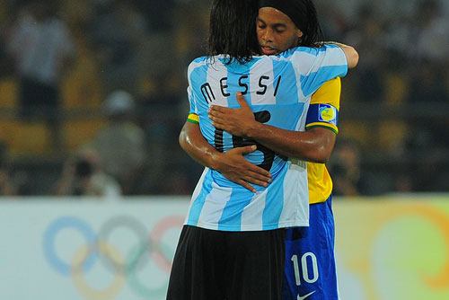 不变的小罗!用足球“整容”成功的男人