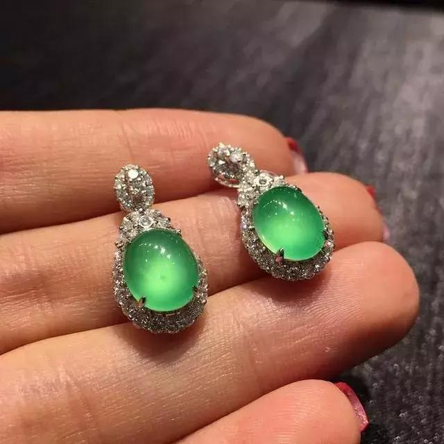 找谁说理去？30000买一只“翡翠”手镯，现在只值3000了？