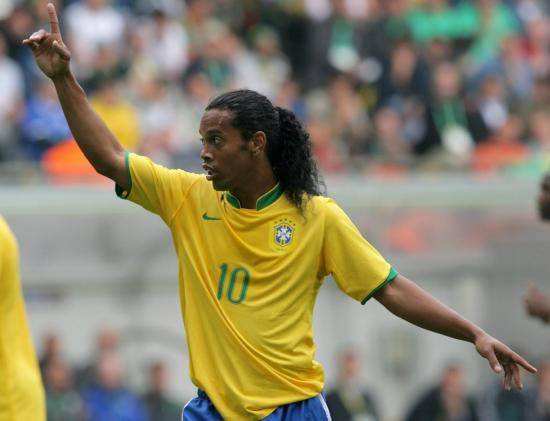 绿茵场精灵罗纳尔迪尼奥,罗纳尔迪尼奥足球场上的桑巴舞者