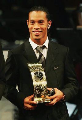 绿茵场精灵罗纳尔迪尼奥,罗纳尔迪尼奥足球场上的桑巴舞者