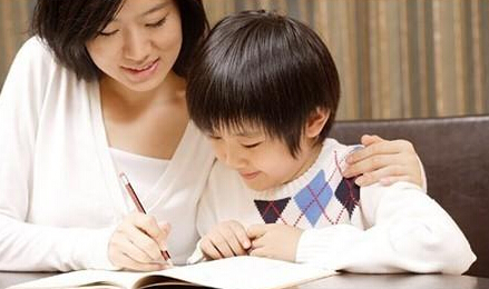 孩子模仿家长签字怎么教育,孩子模仿大人签字被发现如何教育