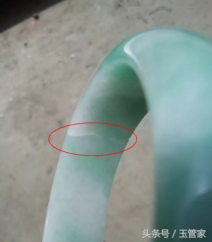 家传的血玉手镯有瑕疵是真的吗,家传玉镯去什么地方鉴定