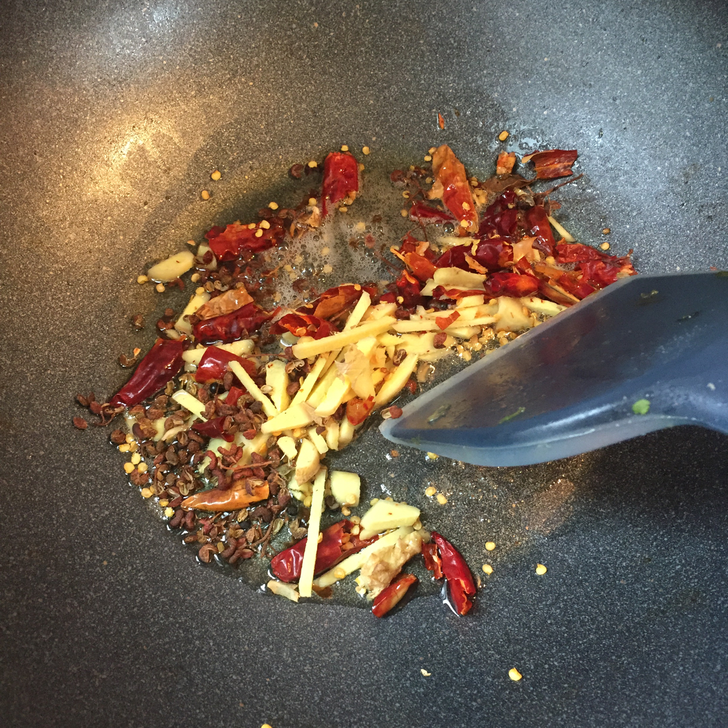 酱油腌辣椒黄瓜的做法,辣椒黄瓜咸菜教学视频