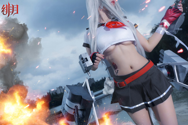 酥胸半露尽显*物尤**看美女是如何装扮COS迷倒众生