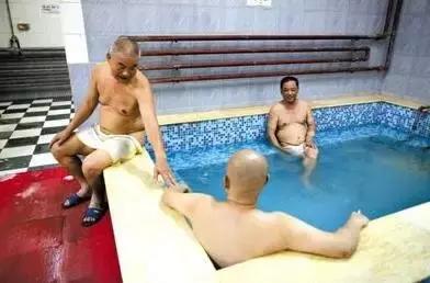 发工资了,教你们如何去洗浴中心装X!