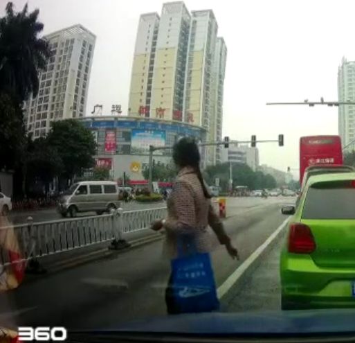 电动车撞到人逃跑算不算肇事逃逸,开电动车撞到人因惊吓逃逸