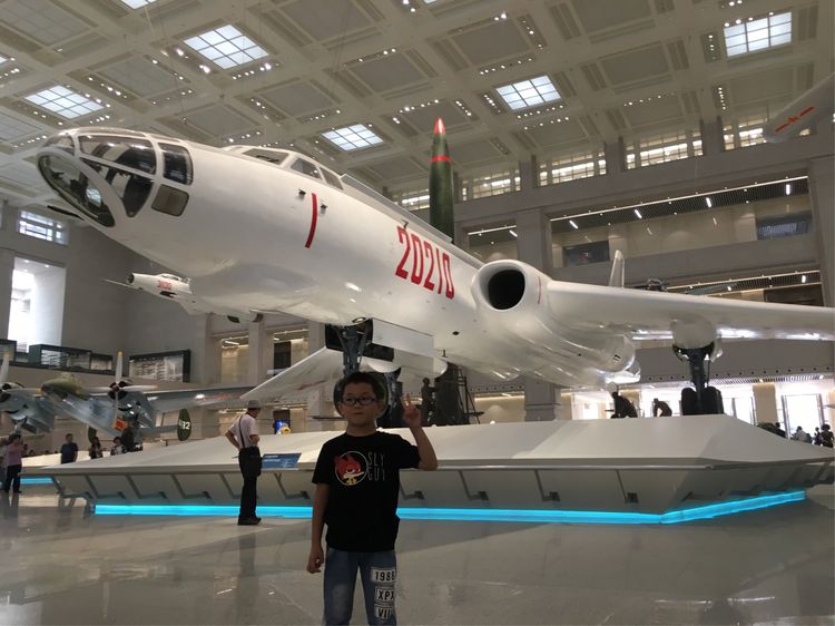 和小屁孩们一起出去玩的视频,和小屁孩玩的一天