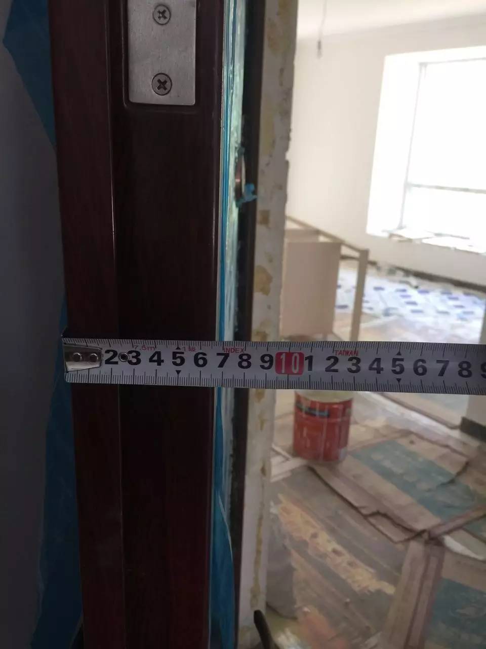 环渤海名家居订的步阳防盗门竟与订购厚度不一致;苏堤公寓:“长城宽带”小广告到底谁贴的?