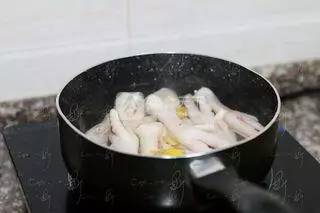 无骨鸡爪爆款榜第一,无骨黑鸡爪超脆