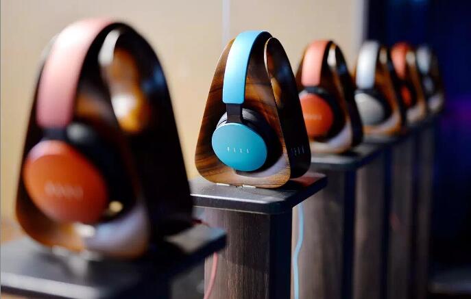 汪峰为什么搭配fiil耳机,理想很丰满现实很骨感歌名