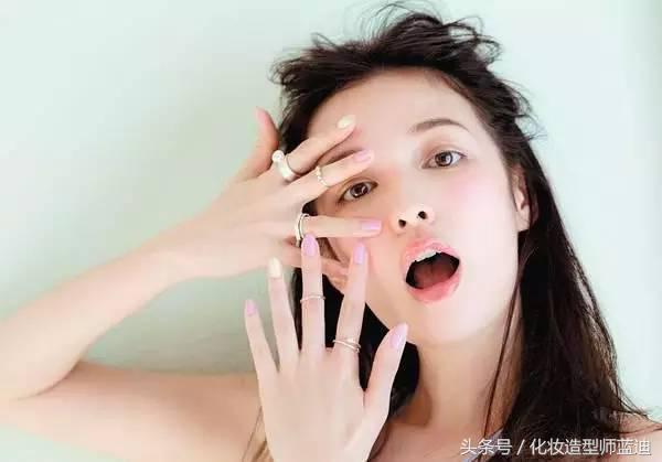 圆脸剪什么样的短发好看,中年妈妈圆脸剪什么短发好看