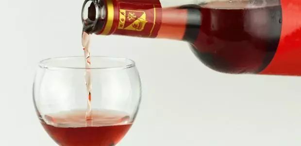 隐忍与信仰:浮雕下的教皇新堡,九代教皇的流离之路