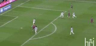 19岁的梅西给足坛带来的震撼,梅西的高光时刻人缝1v3无解过人