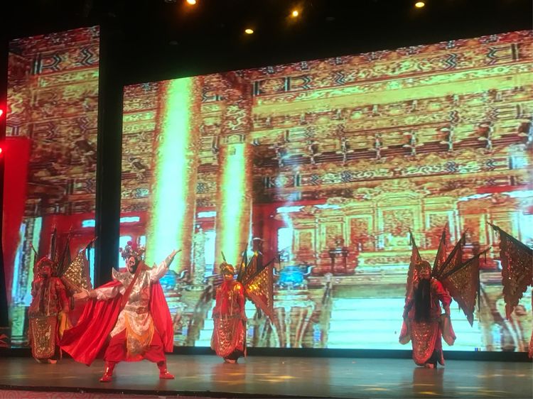 和小屁孩们一起出去玩的视频,和小屁孩玩的一天