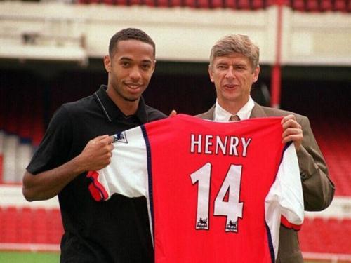 桑切斯加盟曼联阿森纳,阿森纳出走的队长