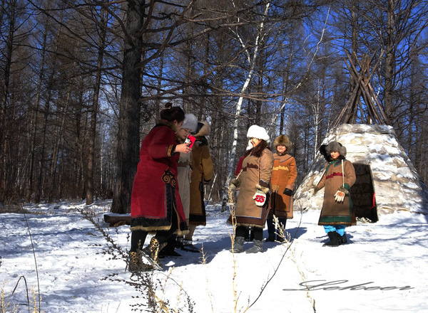 黑河兴安岭中有一个村款待客人方式怎么和蒙古族人一样？