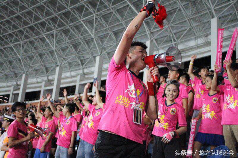 球迷故事：我是“疯子”，我为国足、深足狂