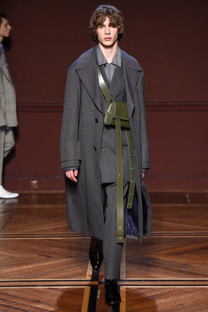 巴黎男装周berluti2019秋冬男装,2018年秋冬巴黎时装周chanel秀场