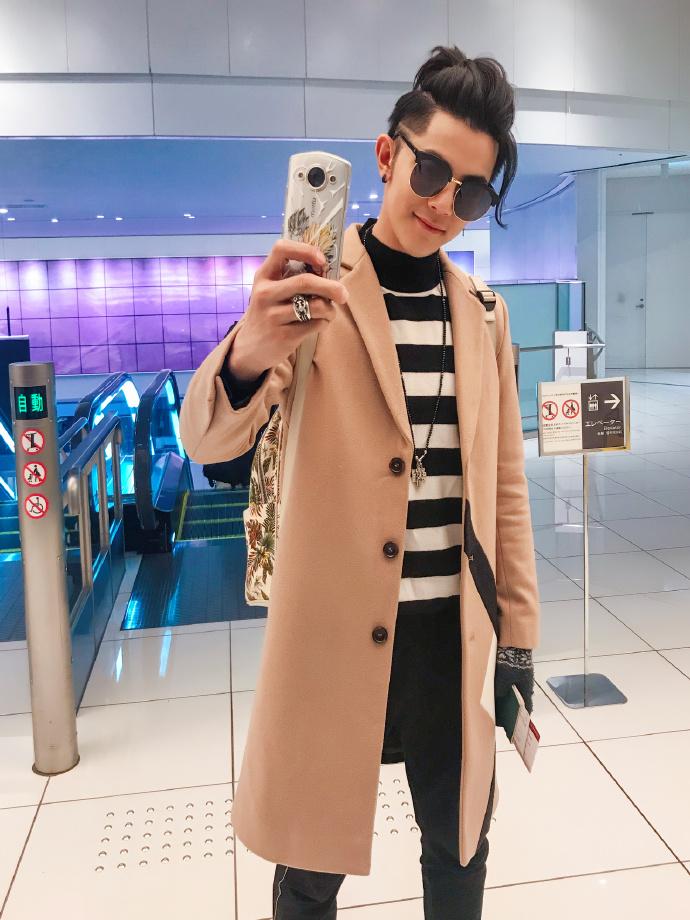 破壁男神汪东城酷爱动漫，没想到连手机也是美图M8s七龙珠限量版