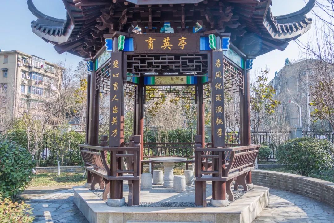 南京这所中学500元建校，出了2位世界冠军，最擅长的却是买买