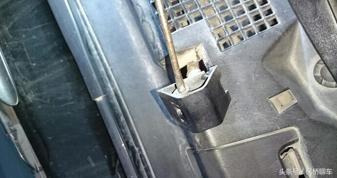 挡风玻璃喷水嘴怎么调整,如何调节前挡风玻璃喷水嘴高度