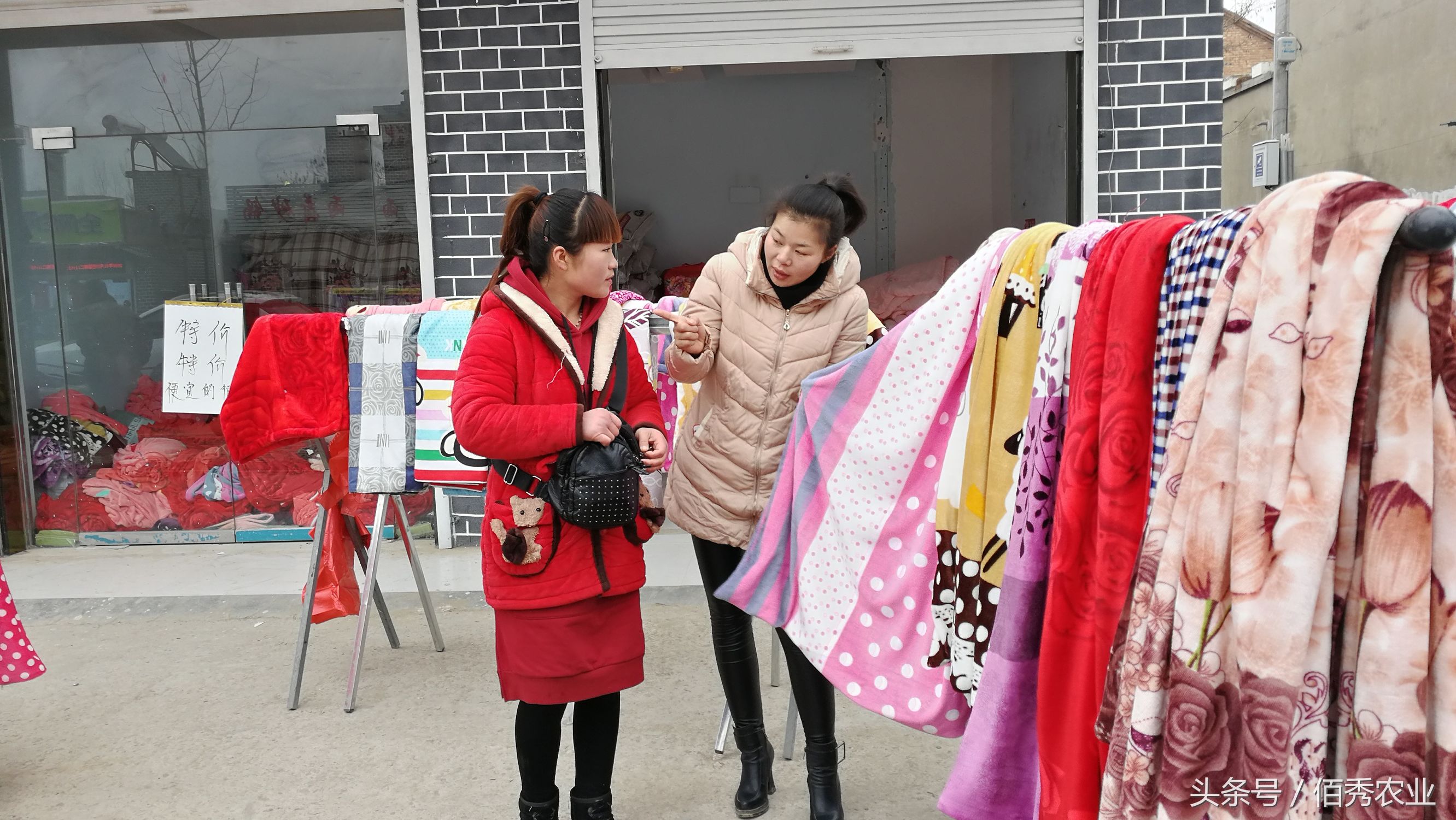 农村姑娘摆摊月收入,农村女人摆摊卖600元