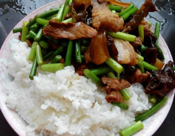 年轻人第一辆车五菱宏光s1,小伙买五菱宏光