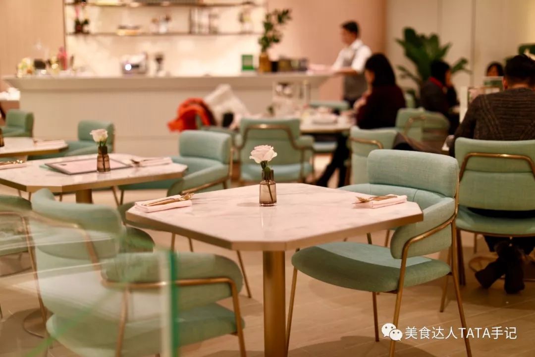 一不留神就掉进坑里,一不留神就会掉进一个大坑