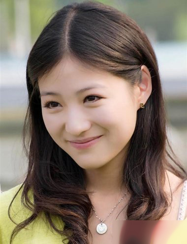 脸型大适合什么发型刘海,脸型大适合哪种发型显脸小