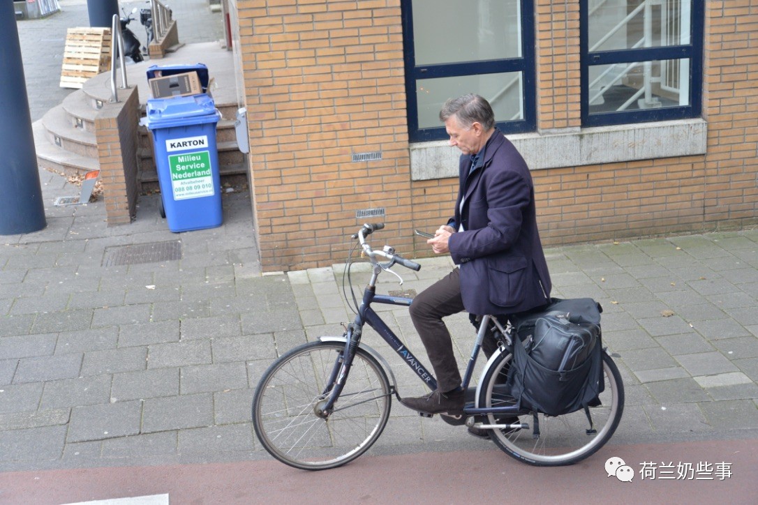 奶叔带你逛荷兰之荷兰的自行车啊,跟中国不是一个物种