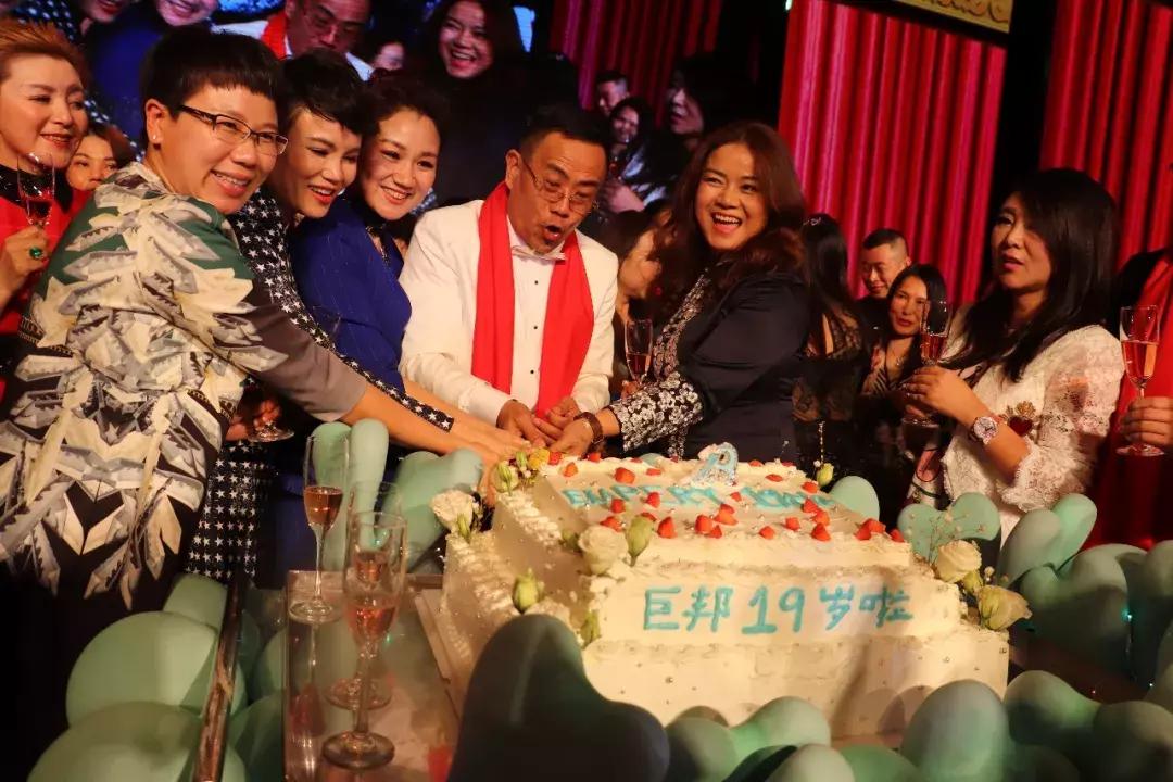 大佟小议现场:美业最豪大舅哥!巨邦国际十九岁生日答谢会召开