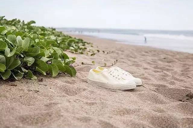 超好看超百搭的小白鞋,十大轻奢小白鞋