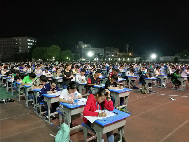 贵州一高中太会“玩”：操场除了可以做操打球原来还能做这个