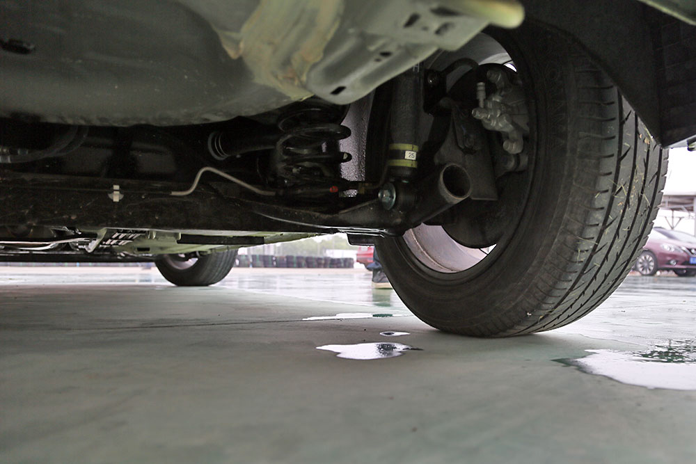 大飙车日产骐达试驾视频,东风日产骐达试车