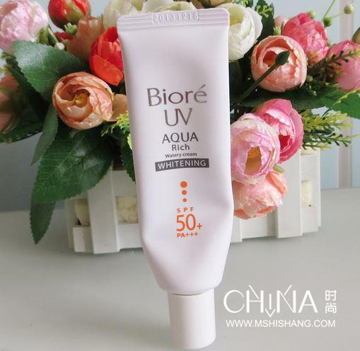 防晒霜哪个牌子最好用学生平价,哪个牌子的防晒霜平价又好用