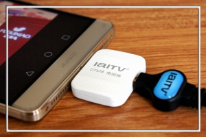 插进手机，收看电视！爱华ITV720DTMB高清电视棒试玩