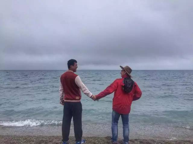 旅行叫他变沧桑，也叫他犯二，但还是死性不改