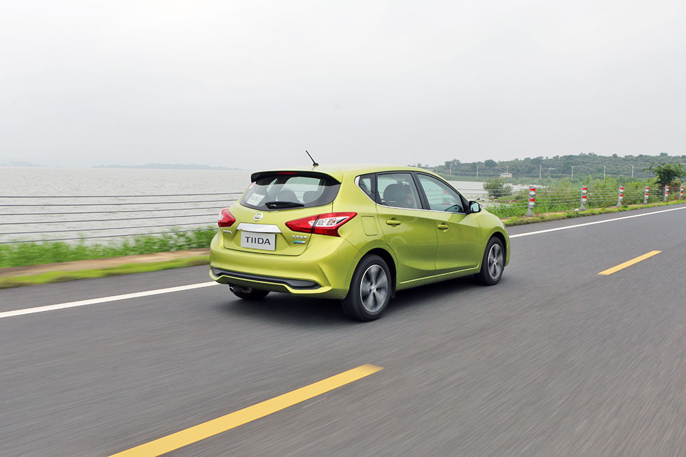 大飙车日产骐达试驾视频,东风日产骐达试车