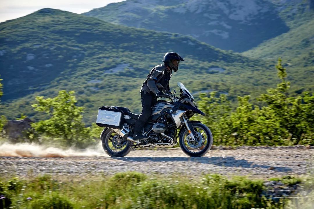 bmw拳击手价格,bmwr18拳击手