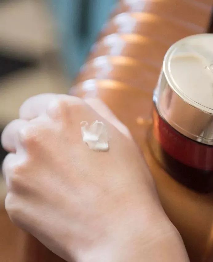 送的礼物从来就不会让人失望,送礼物的人不重要