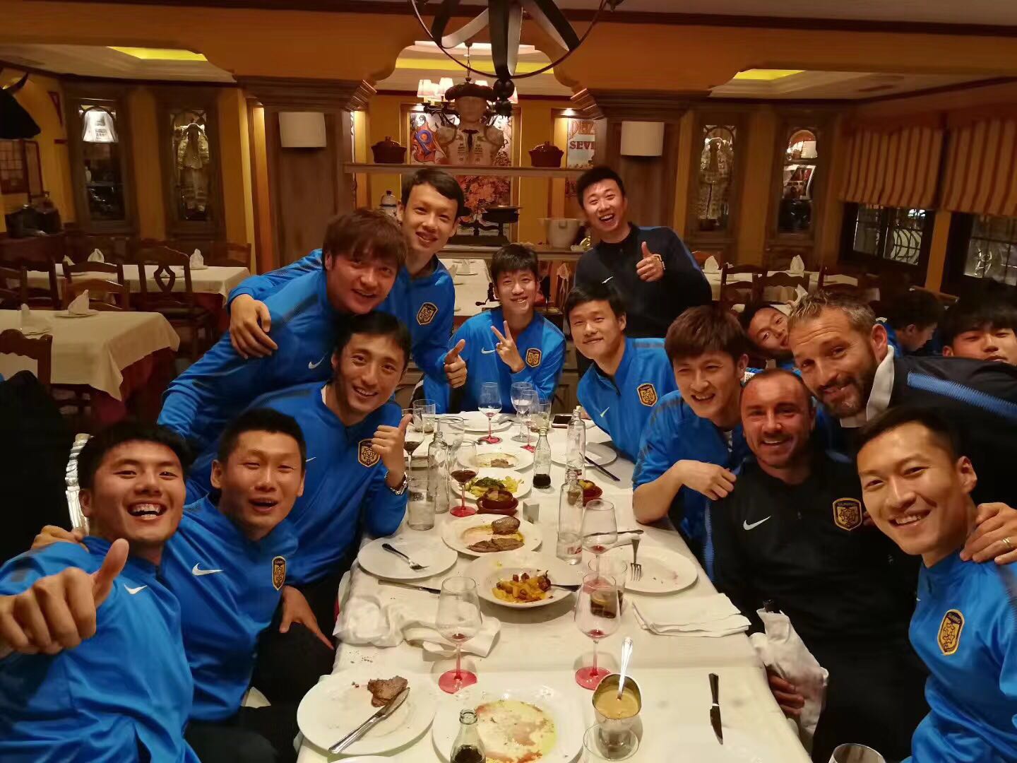 苏宁全部歌曲,苏宁队歌谁唱的