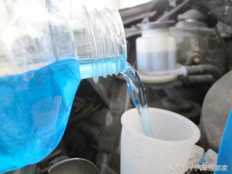 汽车玻璃水冻住了可以加盐吗,汽车玻璃水喷完了还会冻住吗